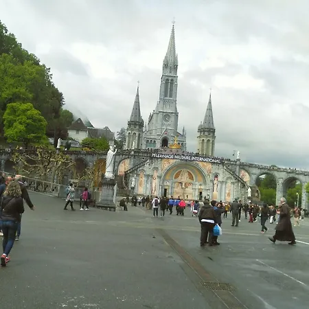 Aux Armes De Belgique 2* Lourdes
